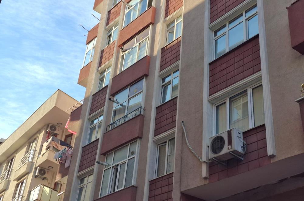 MAHMUTBEY CADDESİ ÜZERİNDE GENİŞ BALKONLU ASANSÖRLÜ ARAKAT