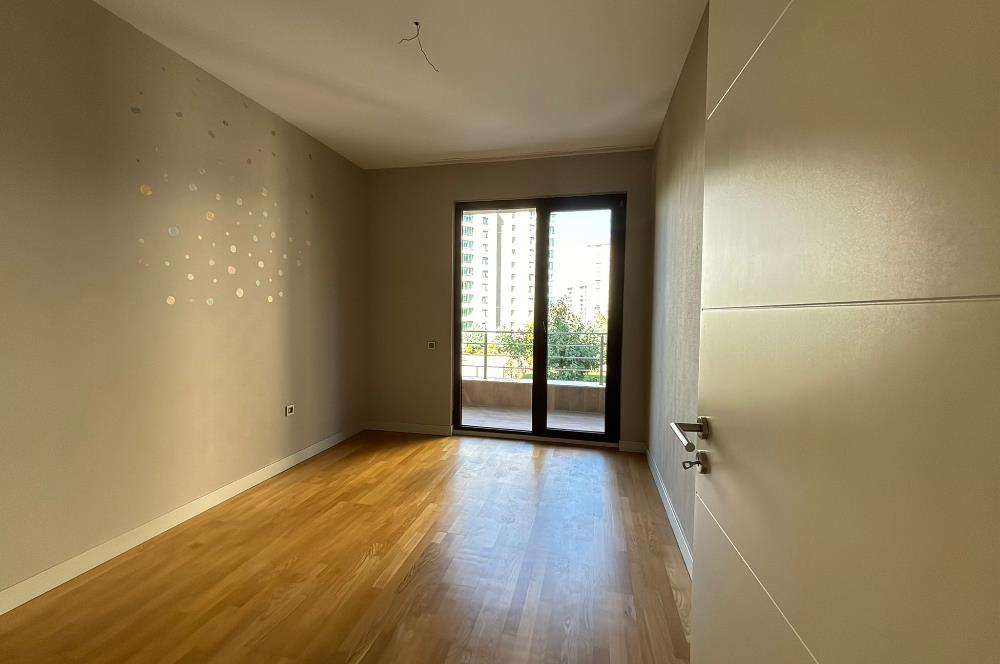 ALACAATLI LAVİNYA KONAKLARINDA KAT BAHÇELİ 4+1 SATILIK DAİRE