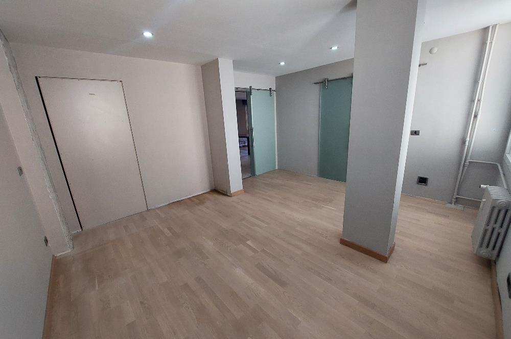 Feneryolu'nda Bağdat Caddesi Üzerinde Geniş 1+1  Kiralık Ofis/Daire