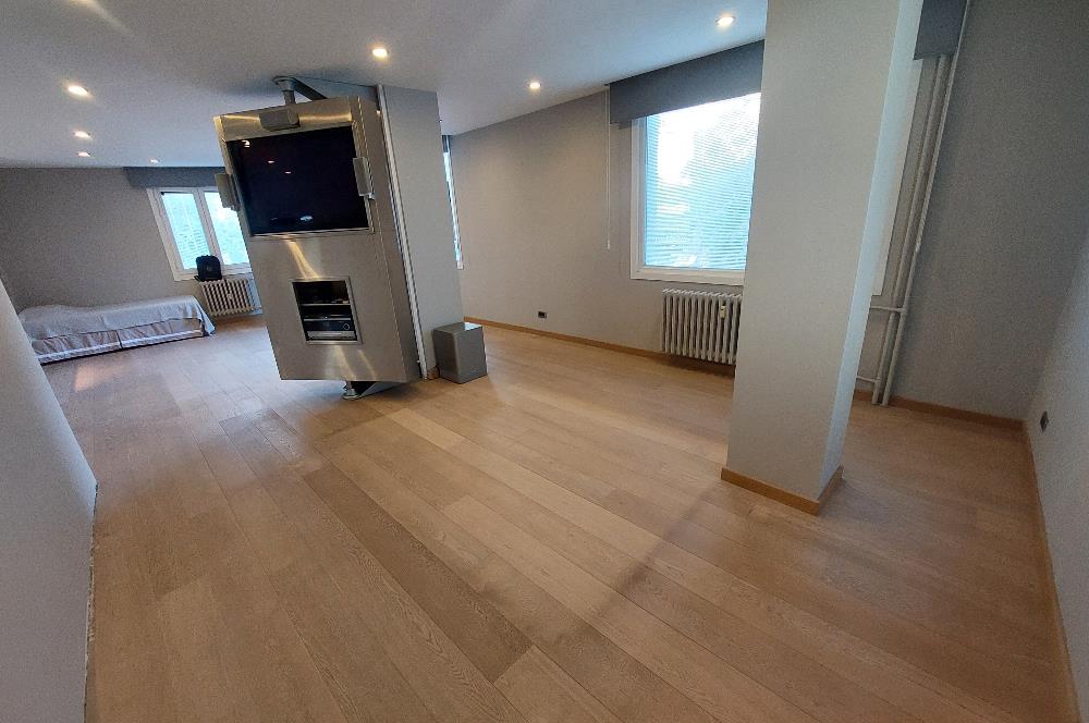 Feneryolu'nda Bağdat Caddesi Üzerinde Geniş 1+1  Kiralık Ofis/Daire