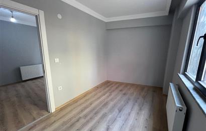 Yeni Binada Caddeye ve Metroya Yakın 1+1 Kiralık Daire 