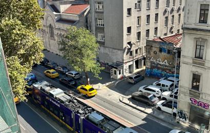 KARAKÖY TRAMVAY YOLU ÜZERİNDE KİRALIK OFİS