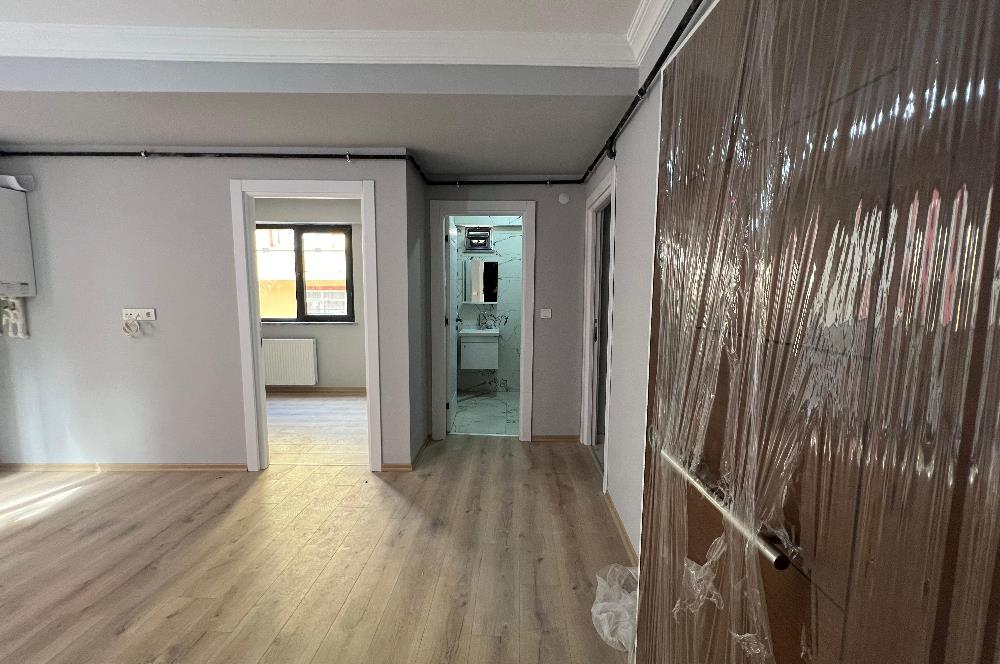 Yeni Binada Caddeye ve Metroya Yakın 1+1 Kiralık Daire 