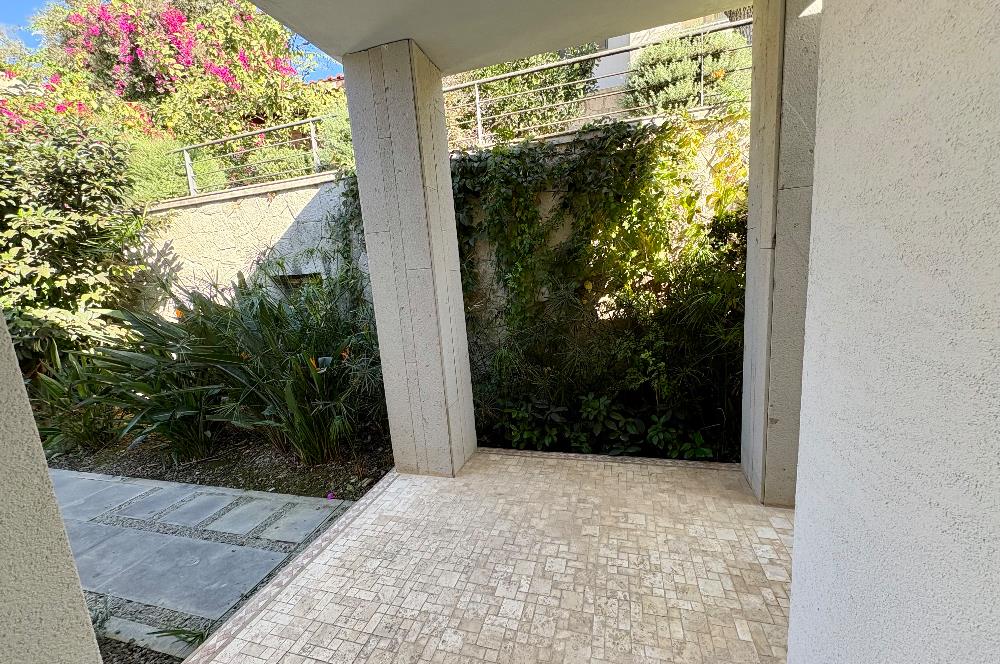 Yalıkavak'ta, Yatay Mimari, Özel Havuzlu, Eşyalı, Senelik Kiralık Villa