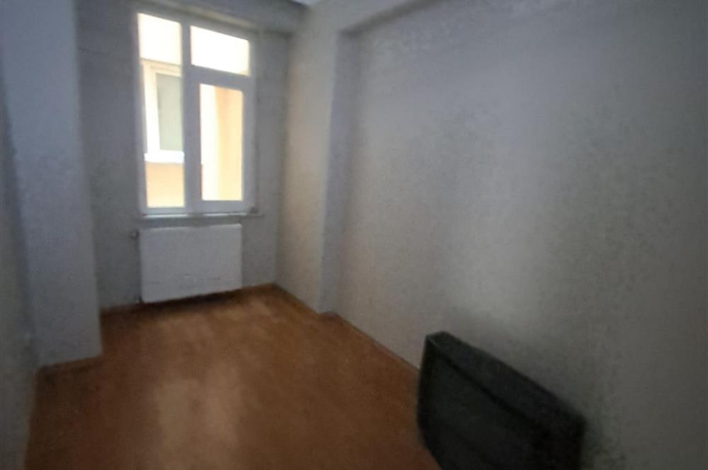 HALİDE EDİP KUTLUBEY SOKAK MASRAFSIZ ÇOK TEMİZ 2+1 SATILIK DAİRE