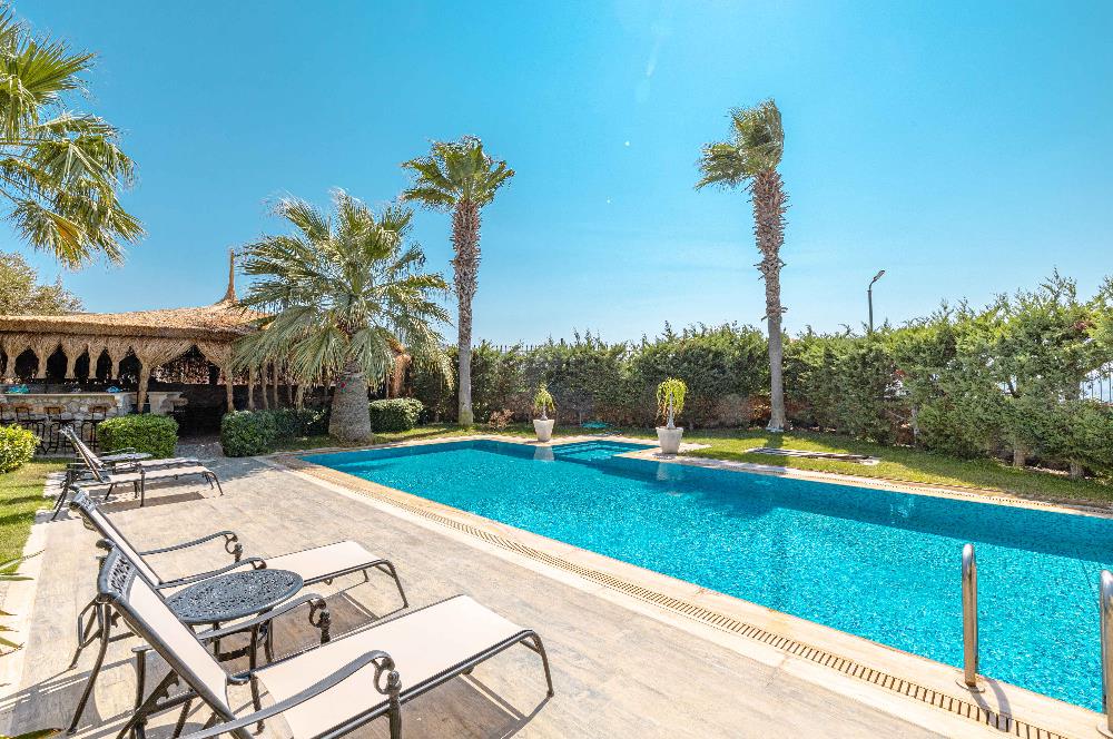 Bodrum Gündoğan Çamlı Konaklar Sitesi'nde Müstakil Tripleks Villa+ 1 Ev + 2 Müştemilat