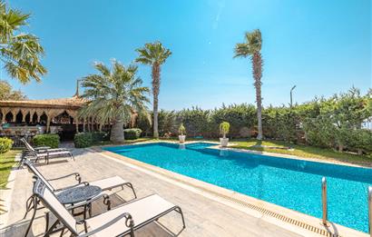 Bodrum Gündoğan Çamlı Konaklar Sitesi'nde Müstakil Tripleks Villa+ 1 Ev + 2 Müştemilat