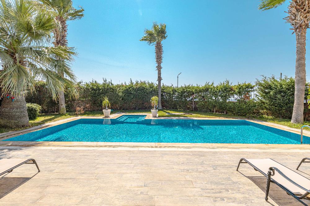 Bodrum Gündoğan Çamlı Konaklar Sitesi'nde Müstakil Tripleks Villa+ 1 Ev + 2 Müştemilat