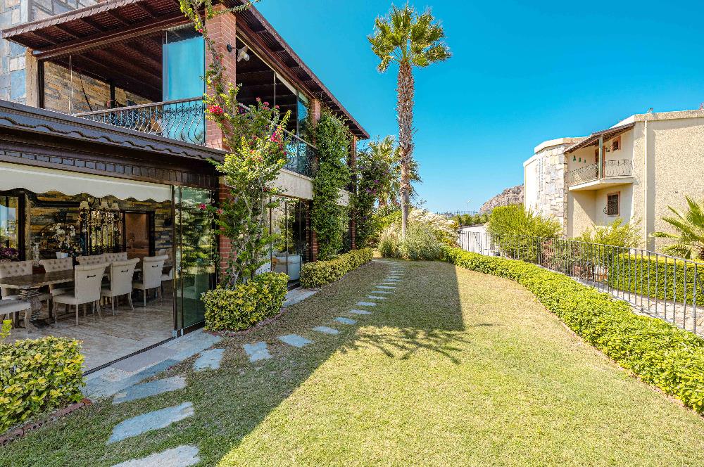 Bodrum Gündoğan Çamlı Konaklar Sitesi'nde Müstakil Tripleks Villa+ 1 Ev + 2 Müştemilat