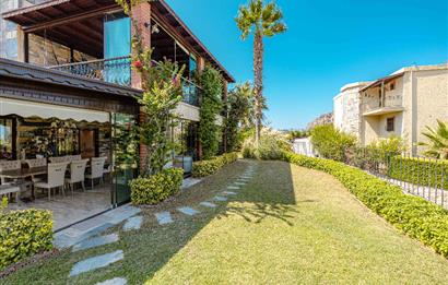 Bodrum Gündoğan Çamlı Konaklar Sitesi'nde Müstakil Tripleks Villa+ 1 Ev + 2 Müştemilat