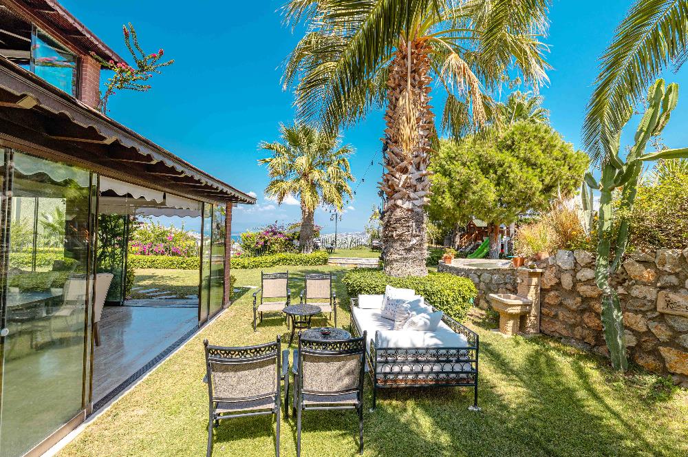 Bodrum Gündoğan Çamlı Konaklar Sitesi'nde Müstakil Tripleks Villa+ 1 Ev + 2 Müştemilat