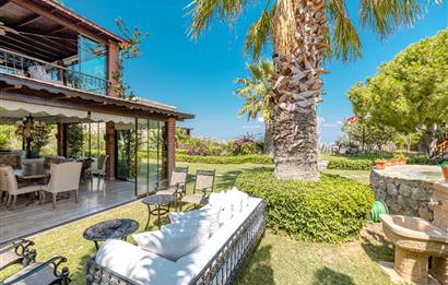 Bodrum Gündoğan Çamlı Konaklar Sitesi'nde Müstakil Tripleks Villa+ 1 Ev + 2 Müştemilat