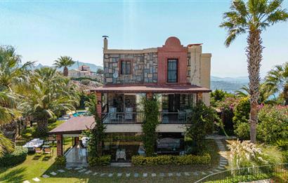 Bodrum Gündoğan Çamlı Konaklar Sitesi'nde Müstakil Tripleks Villa+ 1 Ev + 2 Müştemilat