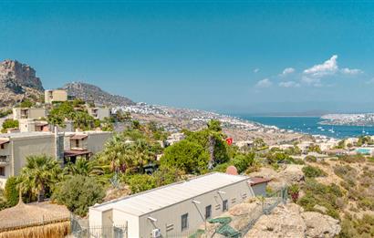 Bodrum Gündoğan Çamlı Konaklar Sitesi'nde Müstakil Tripleks Villa+ 1 Ev + 2 Müştemilat