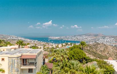 Bodrum Gündoğan Çamlı Konaklar Sitesi'nde Müstakil Tripleks Villa+ 1 Ev + 2 Müştemilat