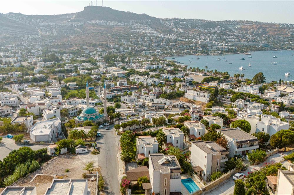 Bodrum Gündoğan Merkezde Havuzlu 5+1 Satılık Müstakil Villa