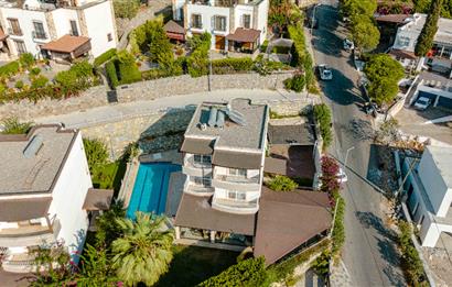 Bodrum Gündoğan Merkezde Havuzlu 5+1 Satılık Müstakil Villa