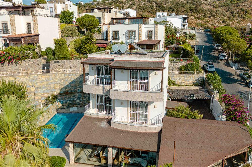 Bodrum Gündoğan Merkezde Havuzlu 5+1 Satılık Müstakil Villa