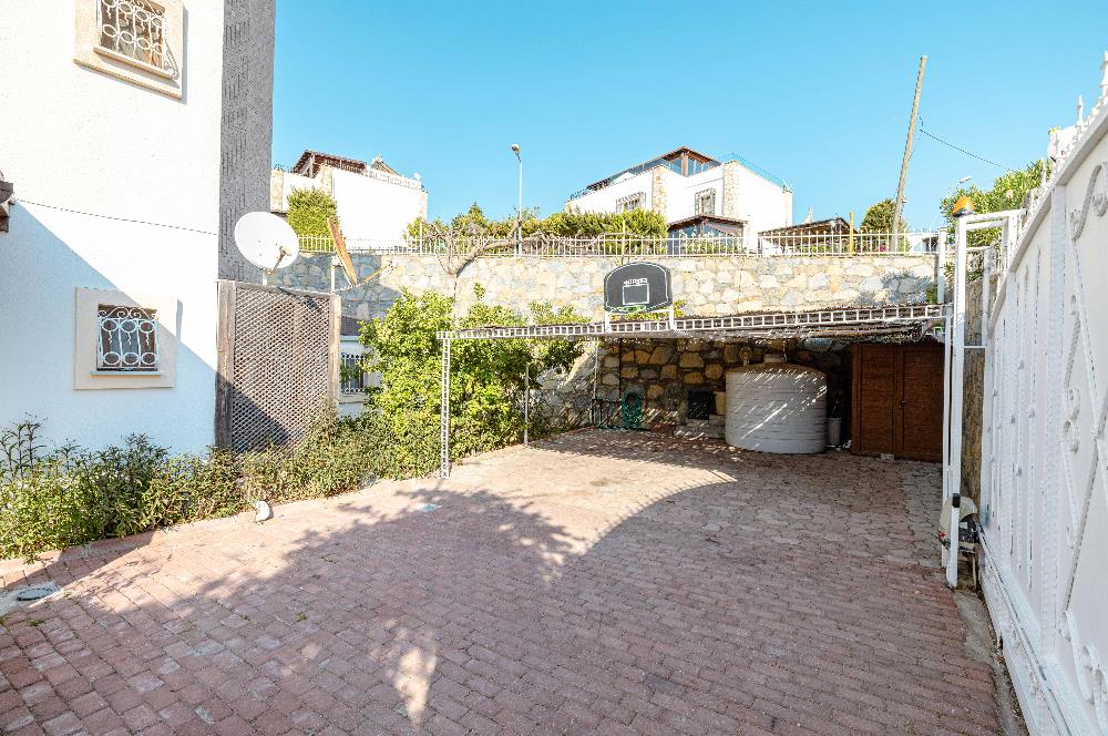 Bodrum Gündoğan Merkezde Havuzlu 5+1 Satılık Müstakil Villa