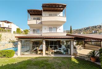 Bodrum Gündoğan Merkezde Havuzlu 5+1 Satılık Müstakil Villa