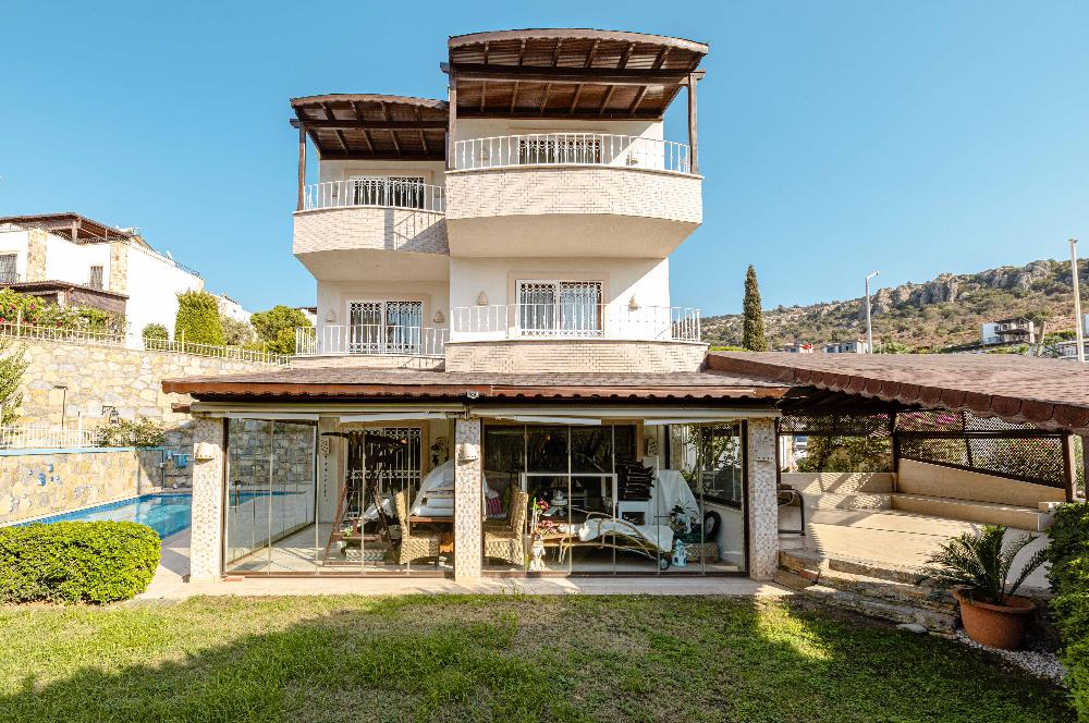 Bodrum Gündoğan Merkezde Havuzlu 5+1 Satılık Müstakil Villa