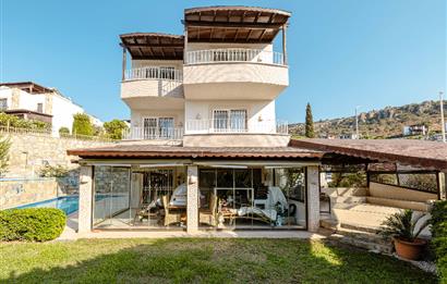 Bodrum Gündoğan Merkezde Havuzlu 5+1 Satılık Müstakil Villa