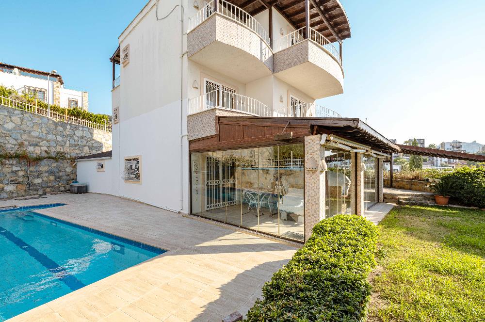 Bodrum Gündoğan Merkezde Havuzlu 5+1 Satılık Müstakil Villa