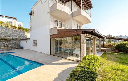 Bodrum Gündoğan Merkezde Havuzlu 5+1 Satılık Müstakil Villa