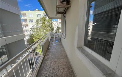 SAHİLE 300m UZAKLIKTA, CADDE ÜZERİNDE, AÇIK OTOPARKLI, GENİŞ 2+1 DAİRE