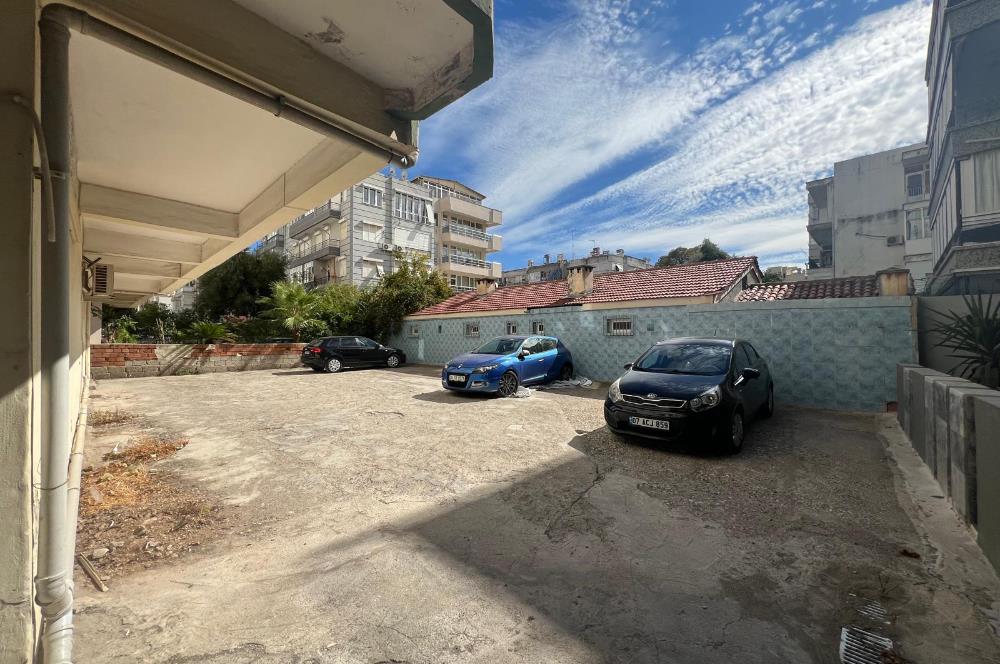 SAHİLE 300m UZAKLIKTA, CADDE ÜZERİNDE, AÇIK OTOPARKLI, GENİŞ 2+1 DAİRE