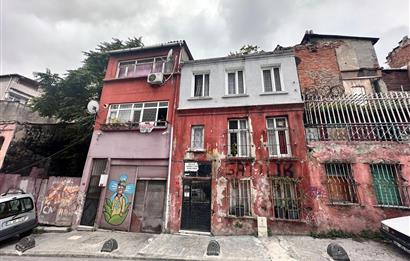 BEYOĞLU YENİŞEHİR MAHALLESİNDE YATIRIMLIK  3 KATLI BİNA