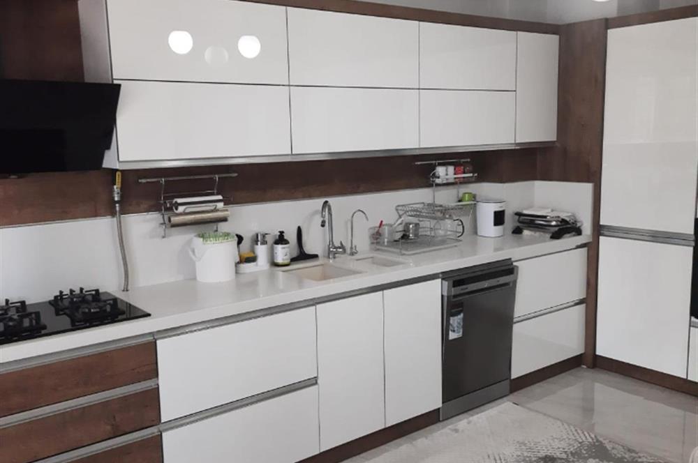 GÜLTEPE'DE YAŞAM ALANI ASTORİA SİTESİNDE SATILIK 4+1 DAİRE