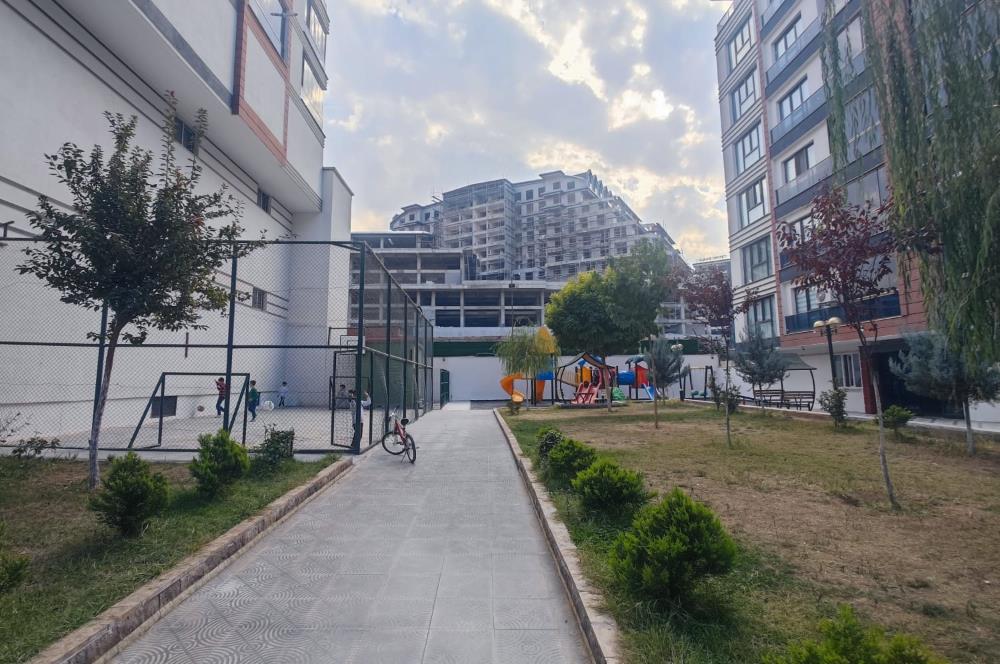 GÜLTEPE'DE YAŞAM ALANI ASTORİA SİTESİNDE SATILIK 4+1 DAİRE