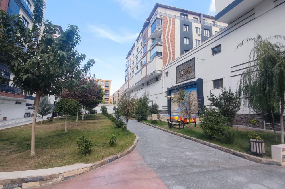 GÜLTEPE'DE YAŞAM ALANI ASTORİA SİTESİNDE SATILIK 4+1 DAİRE