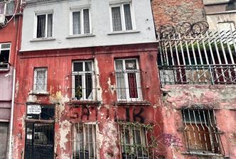 BEYOĞLU YENİŞEHİR MAHALLESİNDE 60,27 M2 KONUT İMARLI KARGİR EV