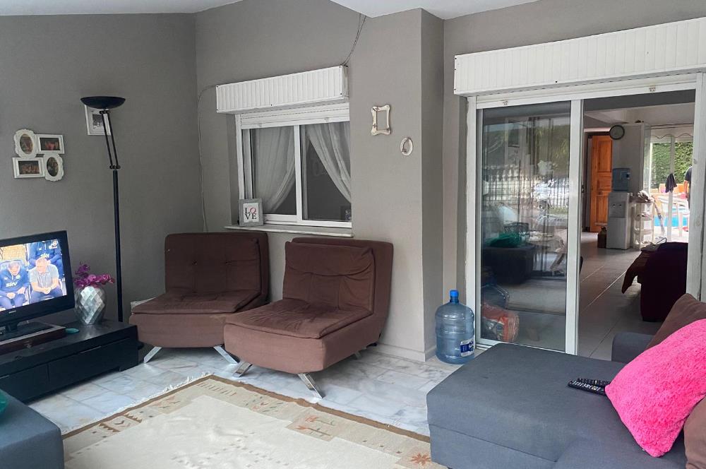 Çeşme Alaçatı Çamlık Yol'da 3+1 Kiralık Villa