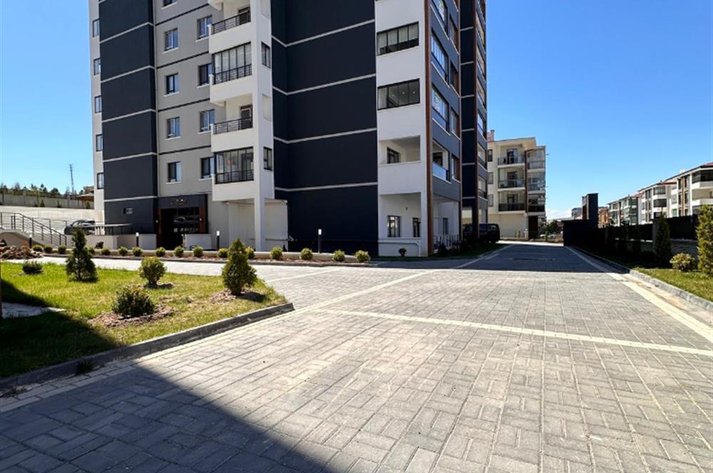 GÖLBAŞI BAHÇELİ EVLERDE 4.5+1 SATILIK SİTE İÇİ DAİRE- 172 M2 -KAPALI GARAJLI