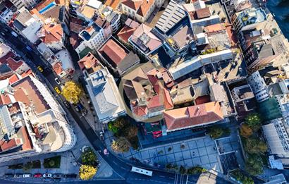 KARAKÖY'ÜN MERKEZİNDE 2. DERECE TARİHİ KOMPLE SATILIK İŞHANI