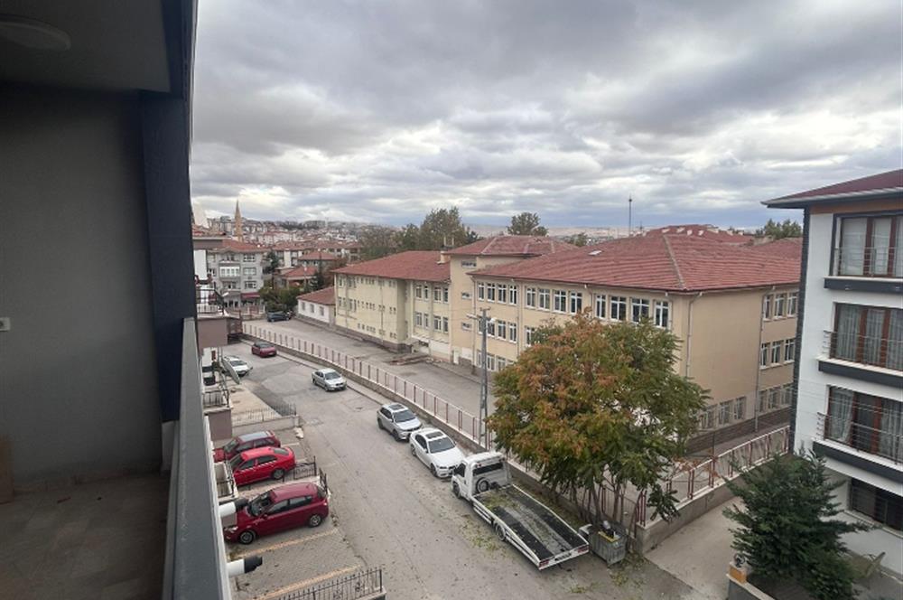 KARŞIYAKADA SATILIK 2+1 DAİRE