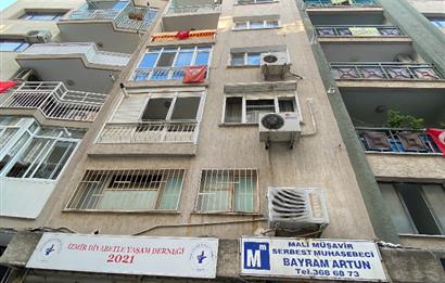 Karşıyaka Bahariye'de 3+1 Satılık Daire