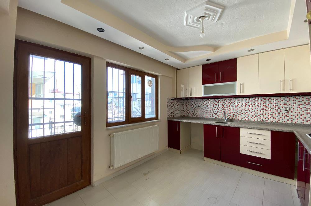 ŞEMİKLER MAHALLESİNDE SATILIK 3+1 DAİRE ARA KAT