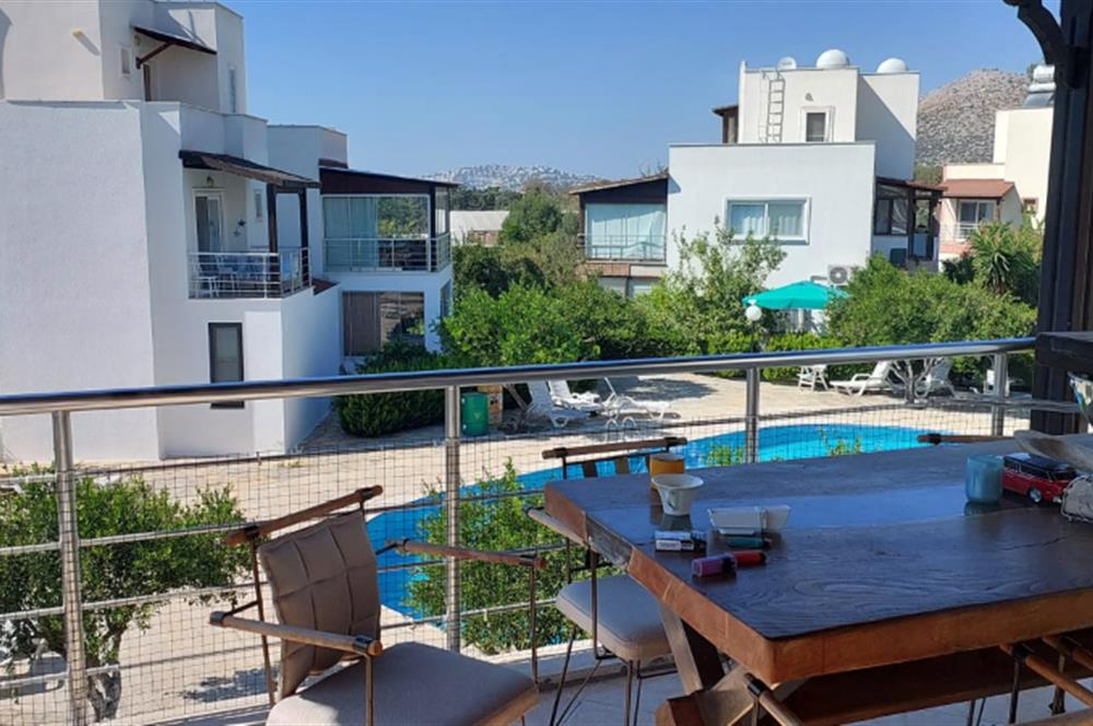 Bodrum-Turgutreis Bahçelievlerde site içerisinde havuzlu üst dubleks satılk daire