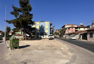 SEEVİNDİK MALLESİ'NDE SATILIK KÖŞE PARSEL