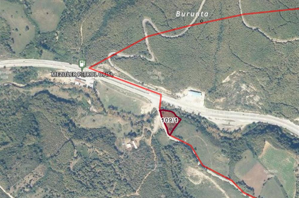 C21 Cius;İnegöl'de Bursa Eskişehir Yol Kenarı 3.700m² Tarla