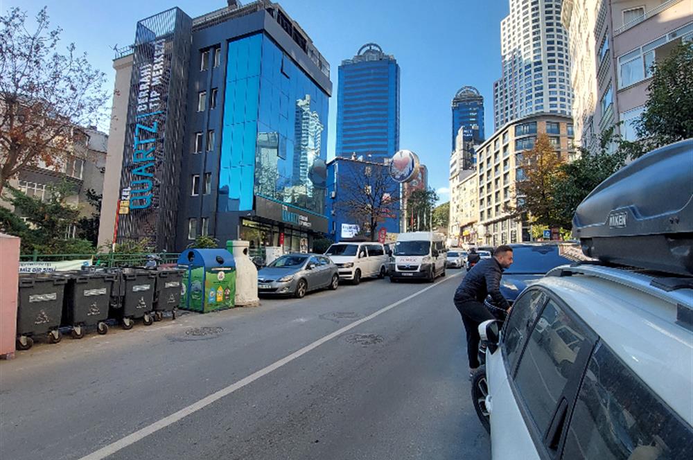 Şişli'de Cadde Üzeri Türk Kalp Vakfı Karşısı Yatırımlık Dükkan 