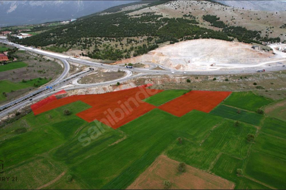 Tavas Makası Köşe Parsel 16.070 m2 İmar Dibinde Satılık ARSA