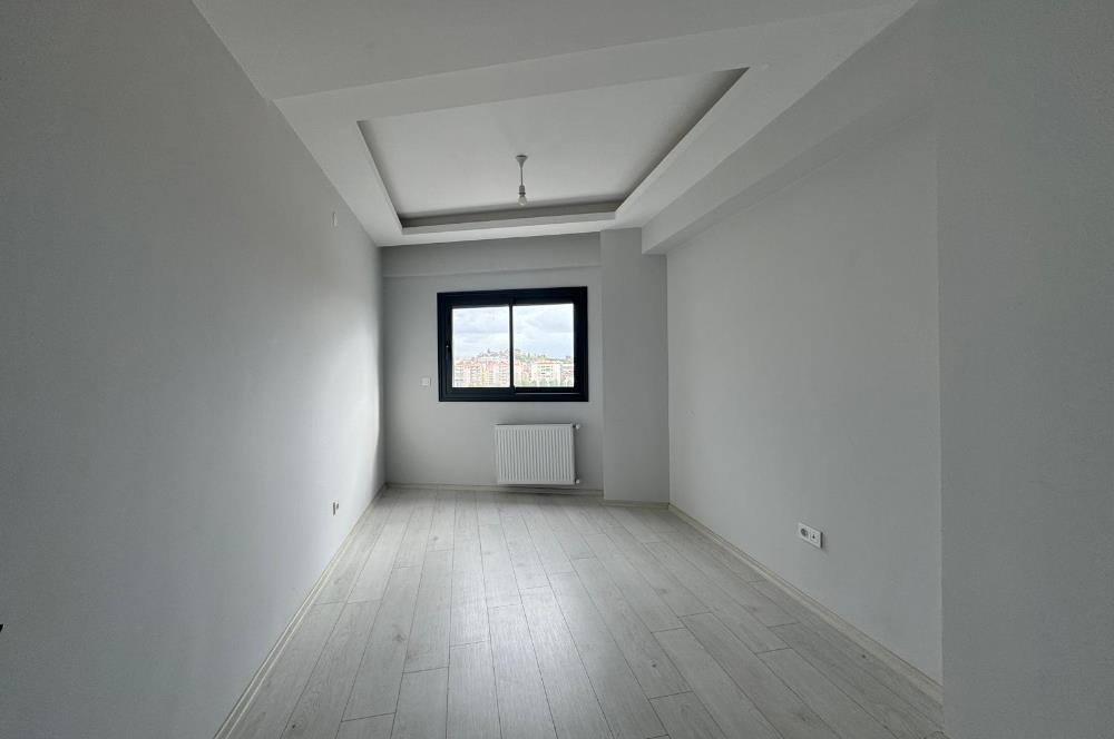 Karşıyaka Grand Corner'da Ön Cephe,Manzaralı Kiralık 2+1 Daire