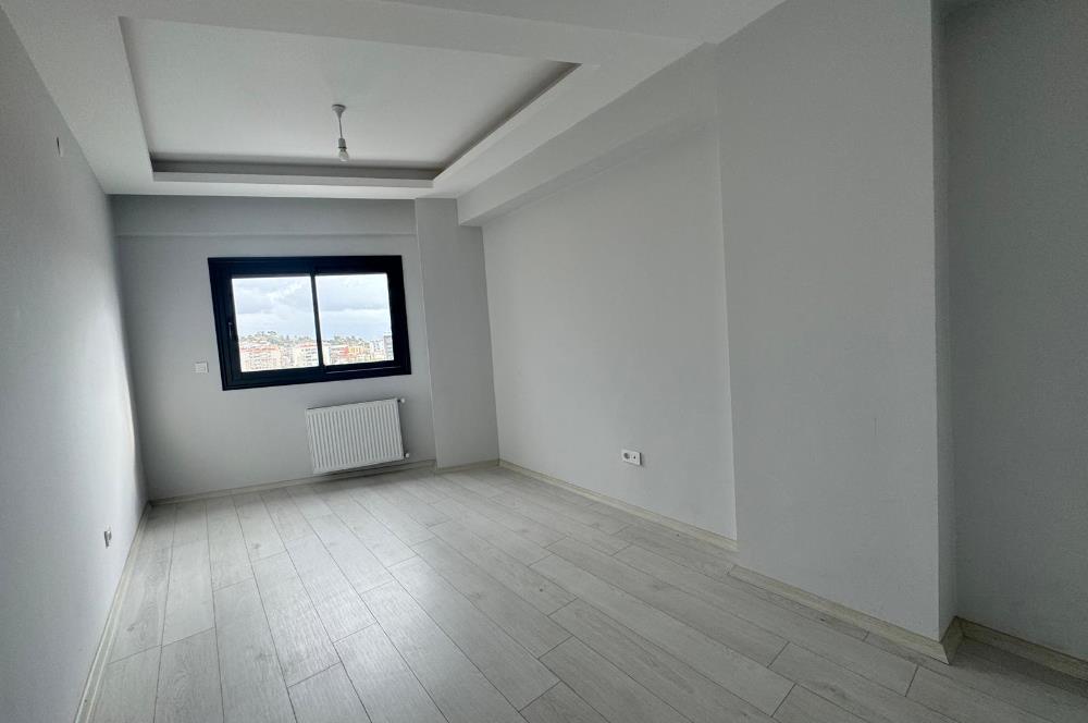 Karşıyaka Grand Corner'da Ön Cephe,Manzaralı Kiralık 2+1 Daire