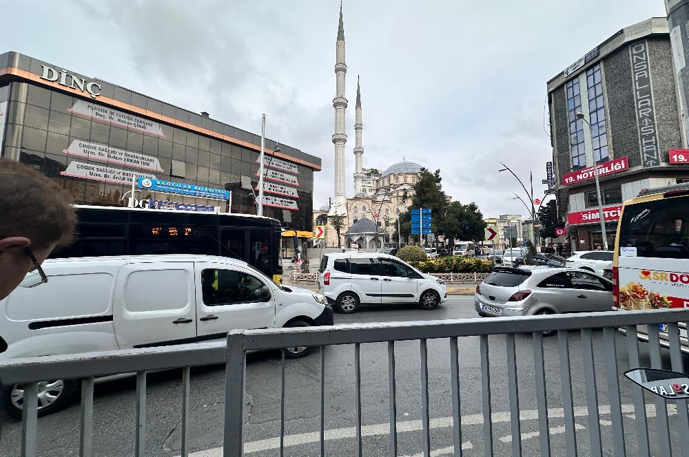 BAĞCILAR GÜNEŞLİ MEYDANINDA NET 110 M2 SATILIK DÜKKAN