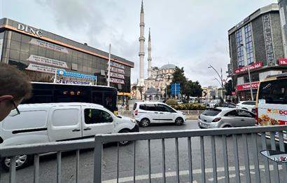 BAĞCILAR GÜNEŞLİ MEYDANINDA NET 110 M2 SATILIK DÜKKAN